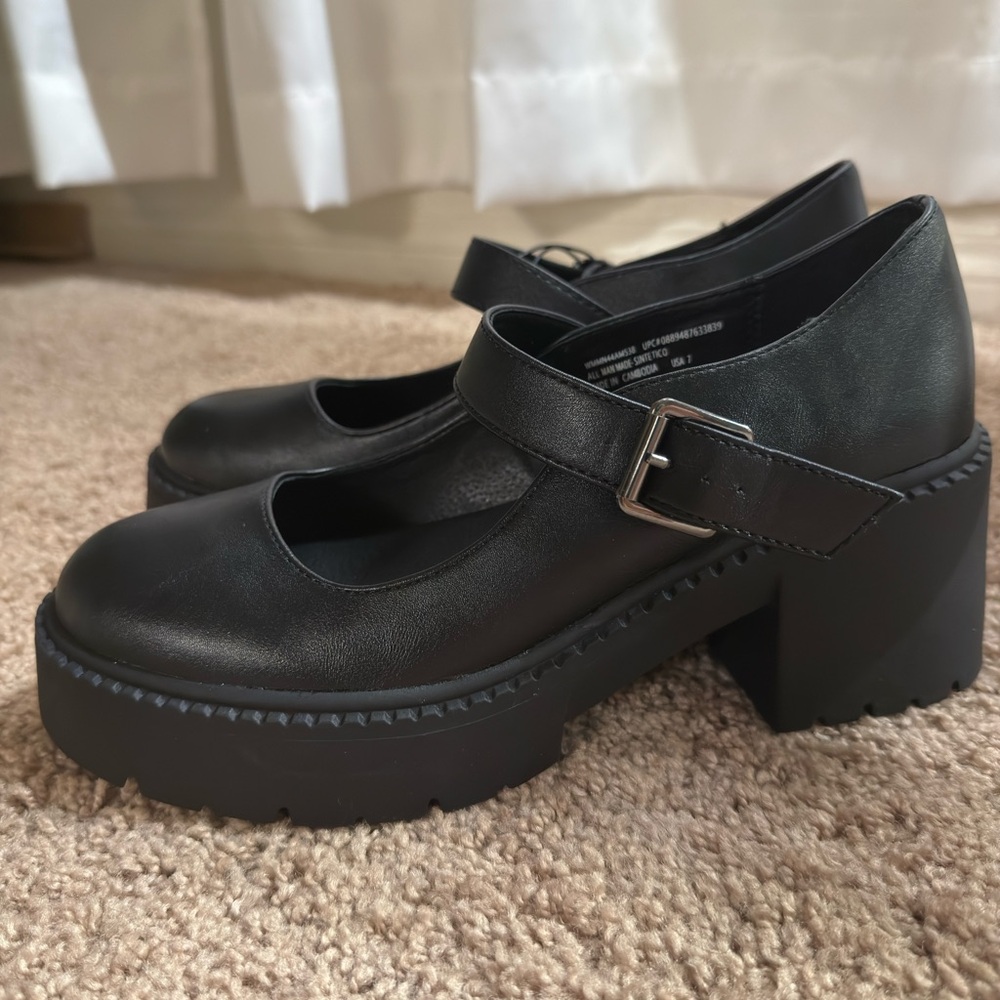 MADDEN NYC Chunky Mary Jane Shoes